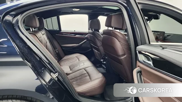 BMW 5 Series (G30) 2022 Черный из Кореи, фото 3