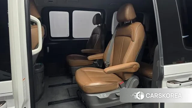 Hyundai Staria 2022 Белый из Кореи, фото 3