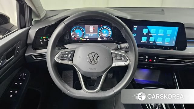 Volkswagen Golf 8th Generation 2024 Черный из Кореи, фото 3