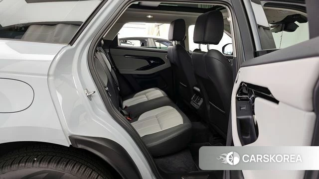 Land Rover Range Rover Evoque 2nd Generation 2024 Светло-серебряный цвет из Кореи, фото 3