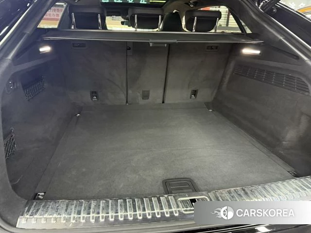 Audi Q8 2023 Черный из Китая, фото 3