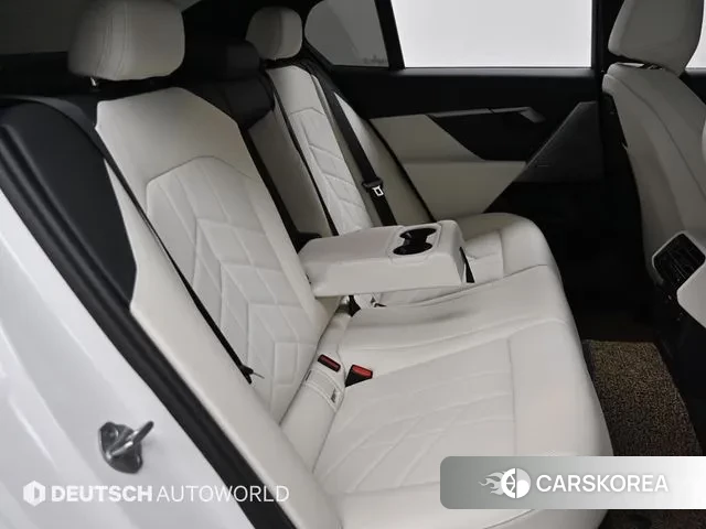 BMW 5 Series (G60) 2024 Белый из Кореи, фото 3