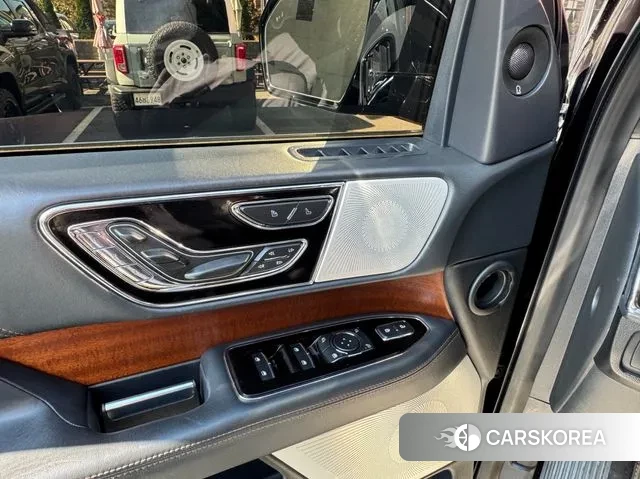 Lincoln Navigator 4th generation 2022 Черный из Кореи, фото 3