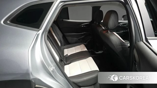 Chevrolet (GM Daewoo) Trax Crossover 2024 Серебряный из Кореи, фото 3