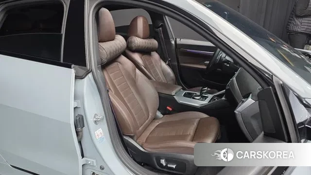 BMW 4 Series (G22) 2021 Светло-серебряный цвет из Кореи, фото 3