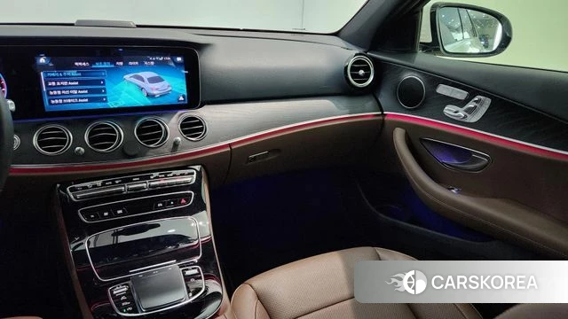 Mercedes-Benz E-Class W213 2023 Белый из Кореи, фото 3
