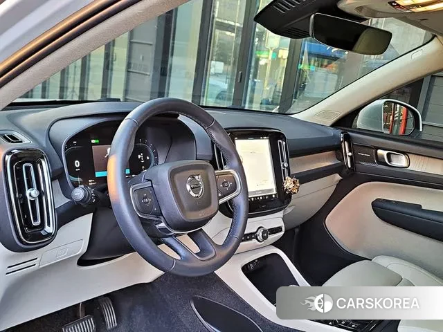 Volvo XC40 2023 Белый из Кореи, фото 3