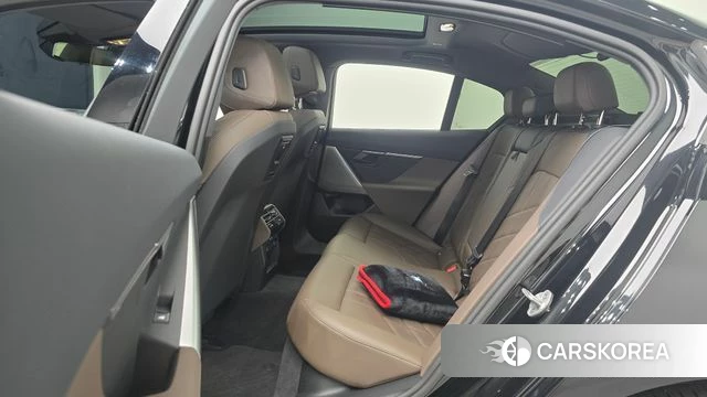 BMW 5 Series (G60) 2023 Черный из Кореи, фото 3