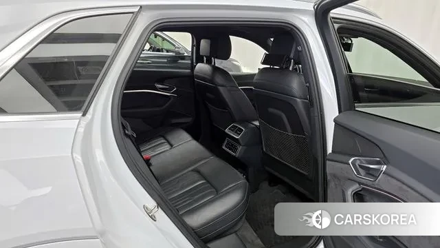 Audi e-Tron 2020 Белый из Кореи, фото 3