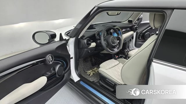 Mini Cooper S 2023 Белый из Кореи, фото 3