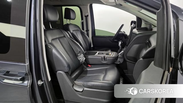 Hyundai Staria 2022 Серый из Кореи, фото 3