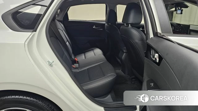 Kia The New K3 2nd generation 2023 Белый из Кореи, фото 3