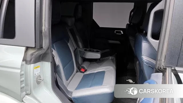 Ford Bronco 6th Generation 2023 Цвет галактики из Кореи, фото 3