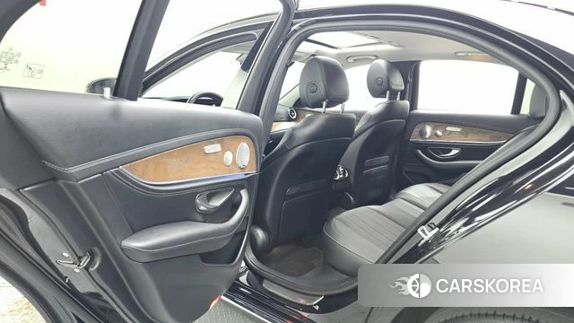 Mercedes-Benz E-Class W213 2018 Черный из Кореи, фото 3