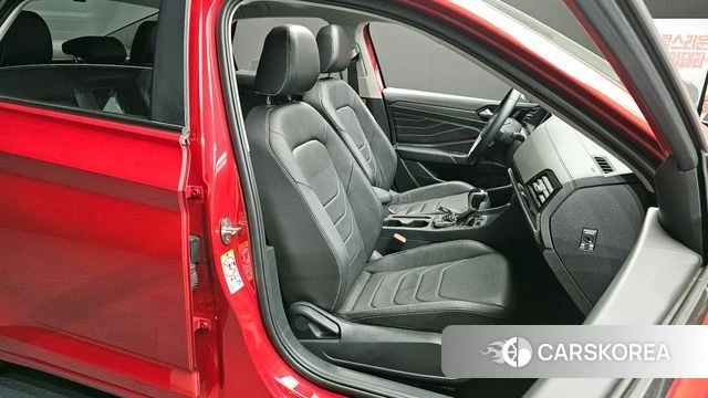 Volkswagen 7th Generation of Jetta 2023 Красный из Кореи, фото 3