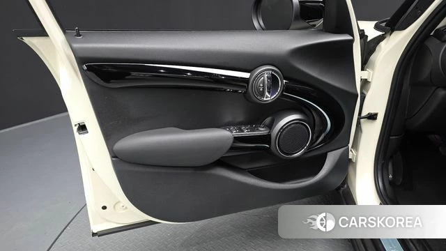 Mini Cooper 2020 Жемчужный цвет из Кореи, фото 3