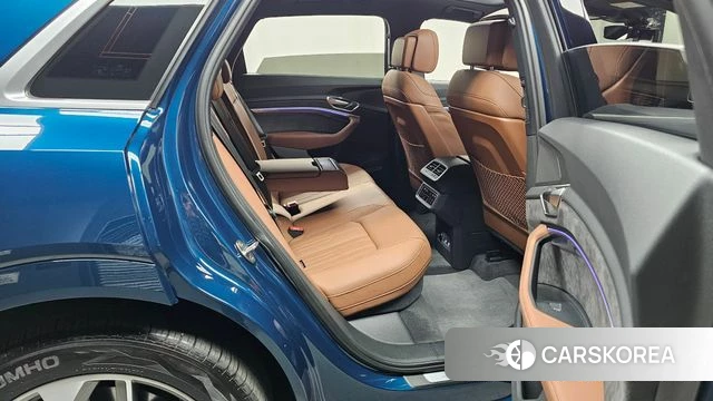 Audi e-Tron 2020 Синий из Кореи, фото 3