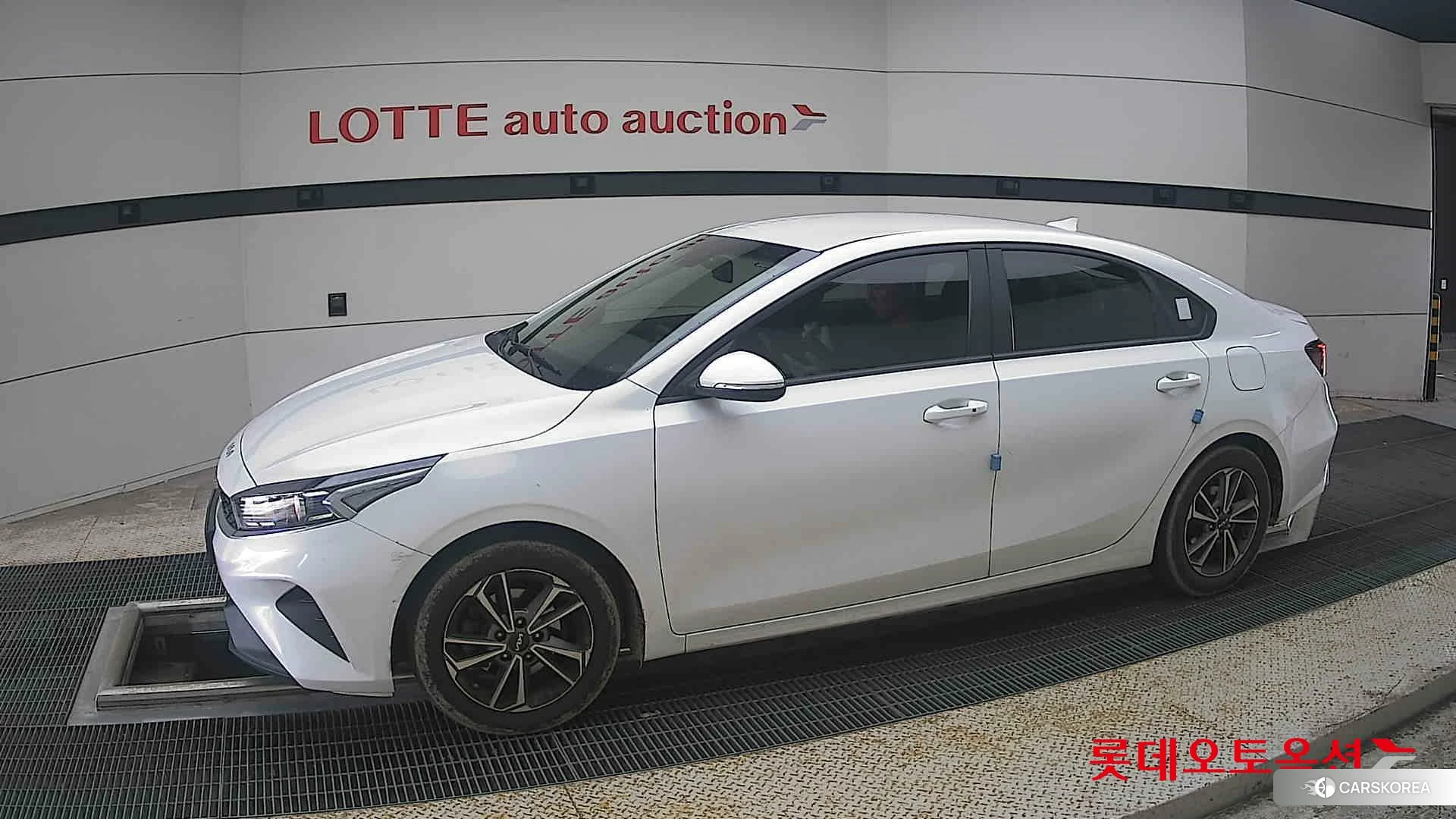Kia K3 2022 Snow White Pearl из Кореи, фото 3