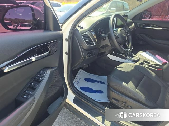 Kia Seltos 2022 Белый из Кореи, фото 3