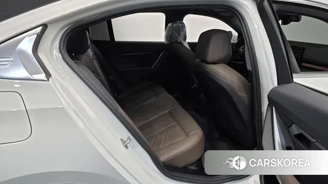 BMW 5 Series (G60) 2025 Белый из Кореи, фото 3