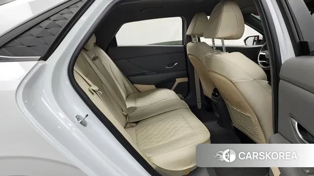 Hyundai The New Avante (CN7) 2023 Белый из Кореи, фото 3