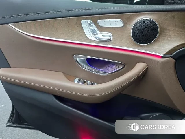 Mercedes-Benz E-Class W213 2021 Серый из Кореи, фото 3