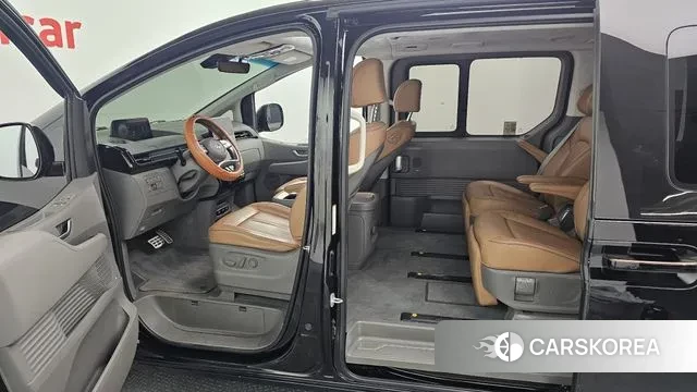 Hyundai Staria 2023 Черный из Кореи, фото 3