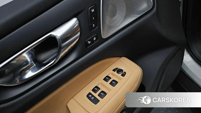 Volvo V60 Cross-Country 2nd Generation 2020 Серебряный из Кореи, фото 3