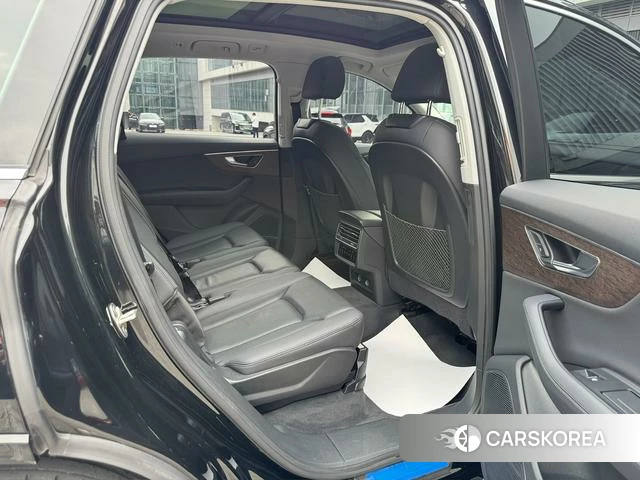 Audi Q7 2023 Черный из Китая, фото 3