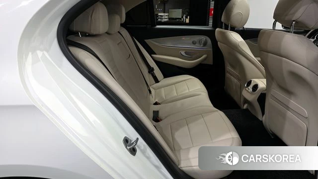 Mercedes-Benz E-Class W213 2019 Белый из Кореи, фото 3