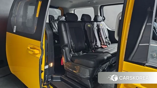 Hyundai Staria 2023 Желтый из Кореи, фото 3