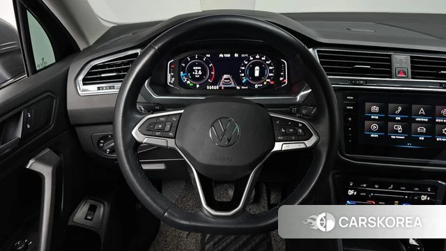 Volkswagen Tiguan Allspace 2023 Черный из Кореи, фото 3