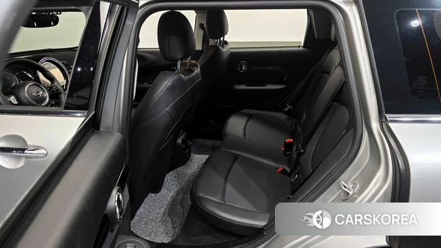 Mini Cooper Clubman 2023 Серебристо-серый из Кореи, фото 3