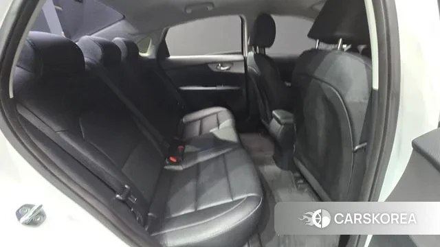 Kia The New K3 2nd generation 2022 Белый из Кореи, фото 3