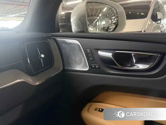 Volvo XC60 second Generation 2019 Белый из Кореи, фото 3