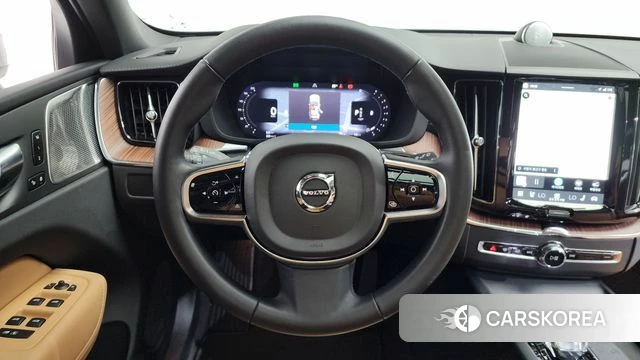 Volvo XC60 second Generation 2024 Белый из Кореи, фото 3