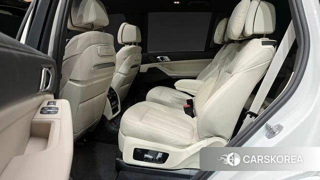 BMW X7 (G07) 2025 Белый из Кореи, фото 3