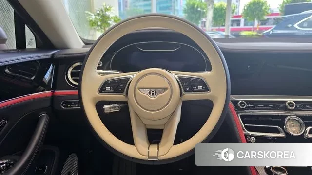 Bentley Flying Spur 3rd Generation 2024 Серебряный из Кореи, фото 3