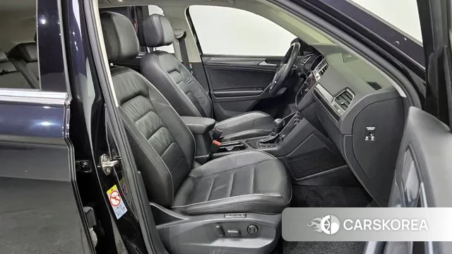 Volkswagen Tiguan second Generation 2020 Черный из Кореи, фото 3