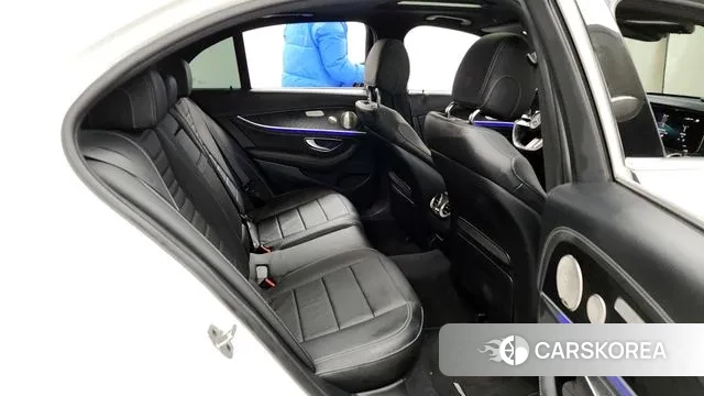 Mercedes-Benz E-Class W213 2023 Белый из Кореи, фото 3