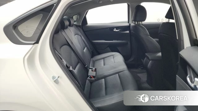 Kia The New K3 2nd generation 2023 Белый из Кореи, фото 3