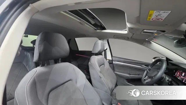 Volkswagen Golf 8th Generation 2023 Черный из Кореи, фото 3