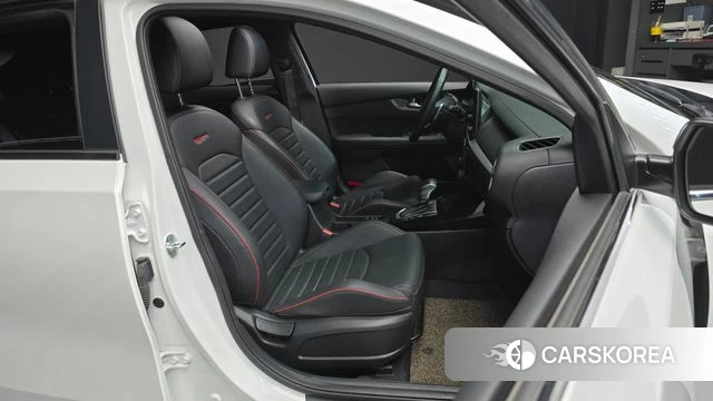 Kia The New K3 2nd generation 2022 Белый из Кореи, фото 3