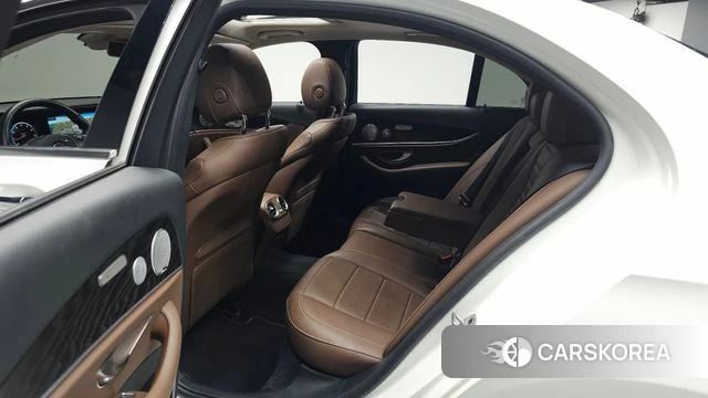 Mercedes-Benz E-Class W213 2018 Белый из Кореи, фото 3
