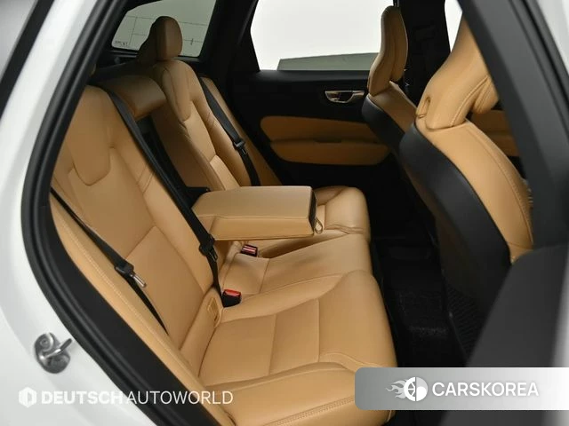 Volvo XC60 second Generation 2023 Белый из Кореи, фото 3