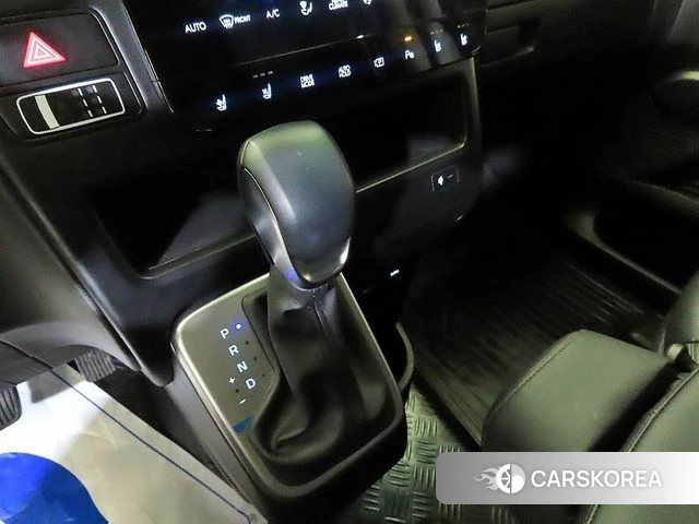 Hyundai Staria 2024 Серебряный из Кореи, фото 3
