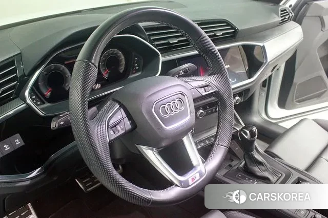 Audi Q3 (F3) 2024 Белый из Кореи, фото 3