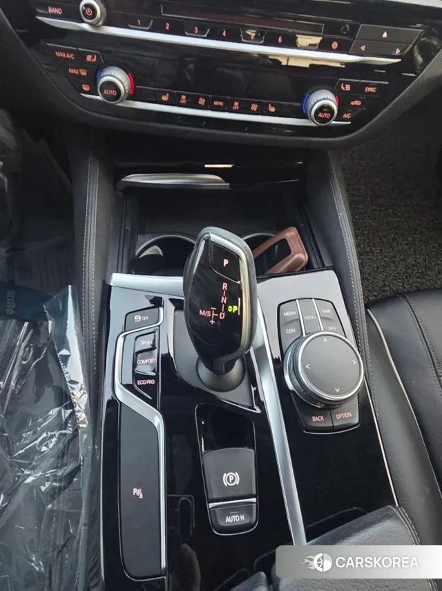 BMW 5 Series (G30) 2019 Белый из Кореи, фото 3