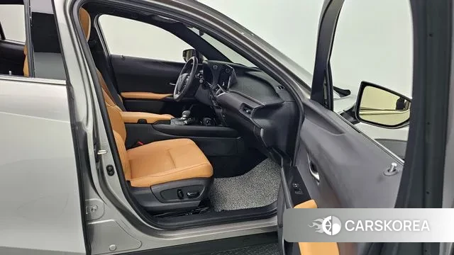 Lexus UX300h 2025 Серый из Кореи, фото 3