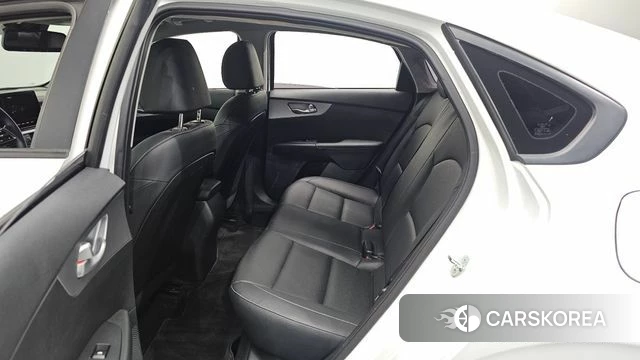 Kia The New K3 2nd generation 2023 Белый из Кореи, фото 3